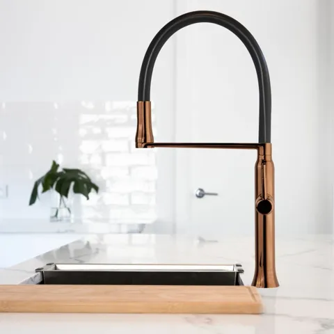 Смеситель для кухни с магнитным держателем и гибким изливом KITCHEN MAGNET 388801МАСU медь — изображение 3