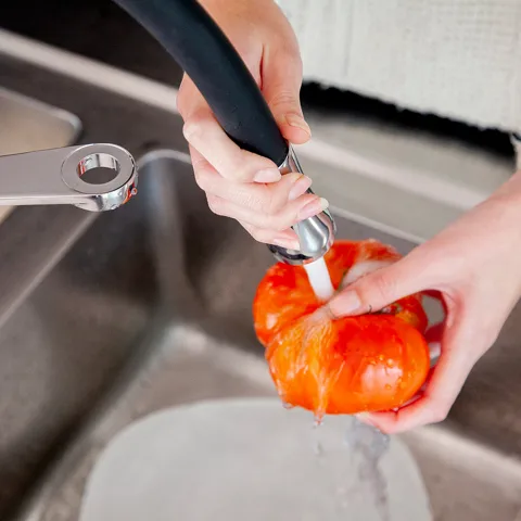 Смеситель для кухни с магнитным держателем и гибким изливом KITCHEN MAGNET — изображение 3
