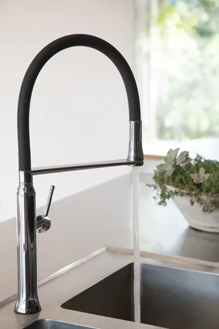 Смеситель для кухни с магнитным держателем и гибким изливом KITCHEN MAGNET — изображение 4