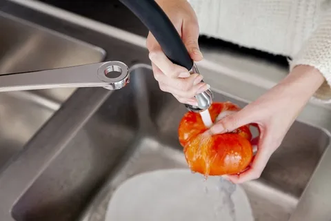 Смеситель для кухни с магнитным держателем и гибким изливом KITCHEN MAGNET — изображение 6