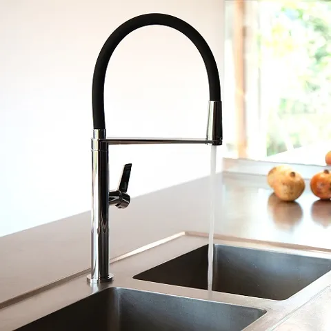 Смеситель для кухни с магнитным держателем и гибким изливом KITCHEN MAGNET — изображение 5